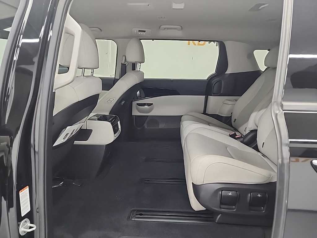 KIA Carnival - Vista 12