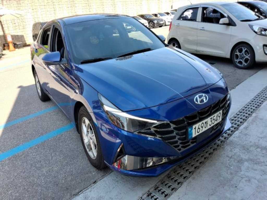HYUNDAI Avante - Vista 2