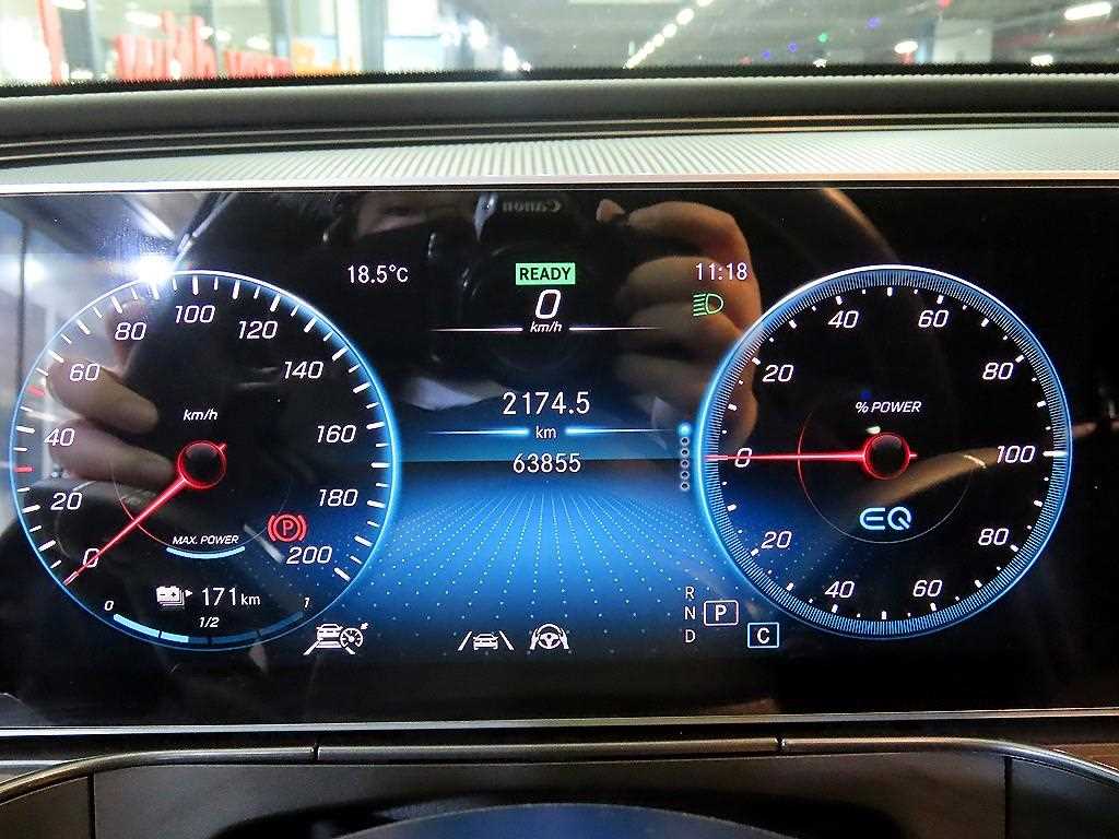 Mercedes Benz EQC - Vista 9