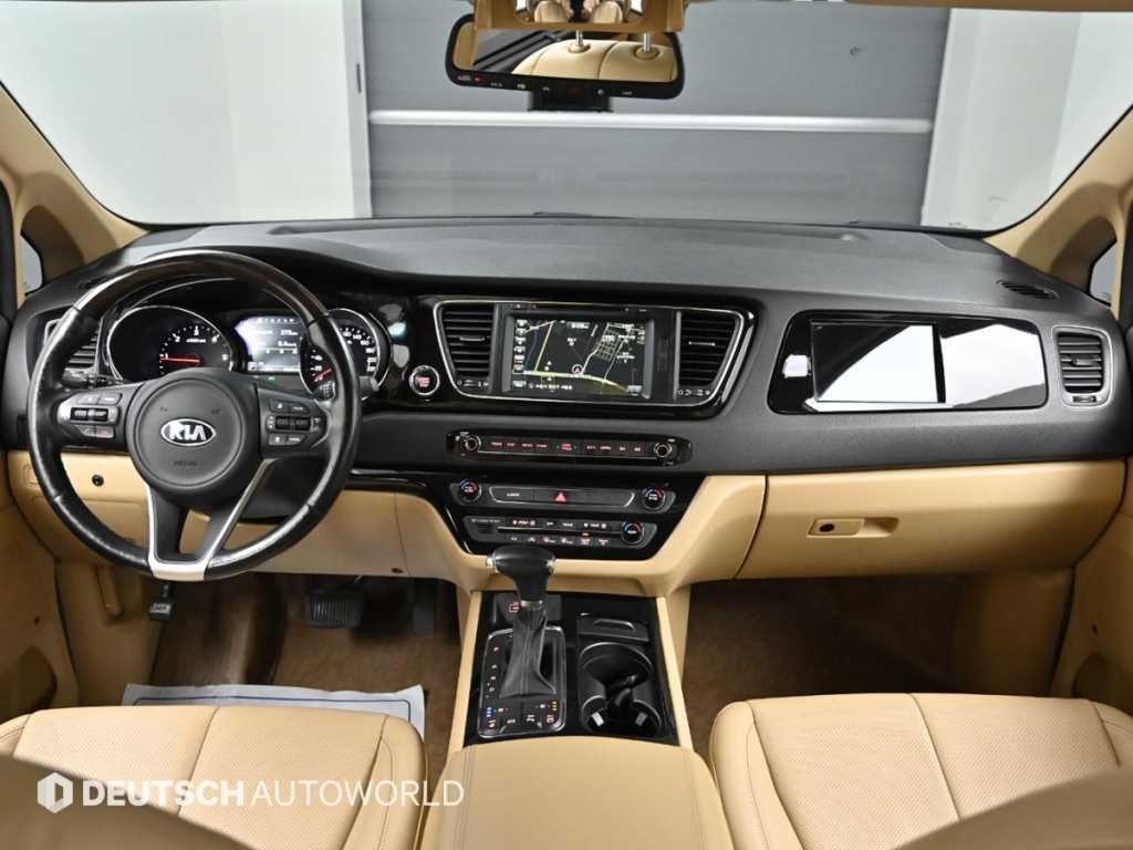 KIA Carnival - Vista 7