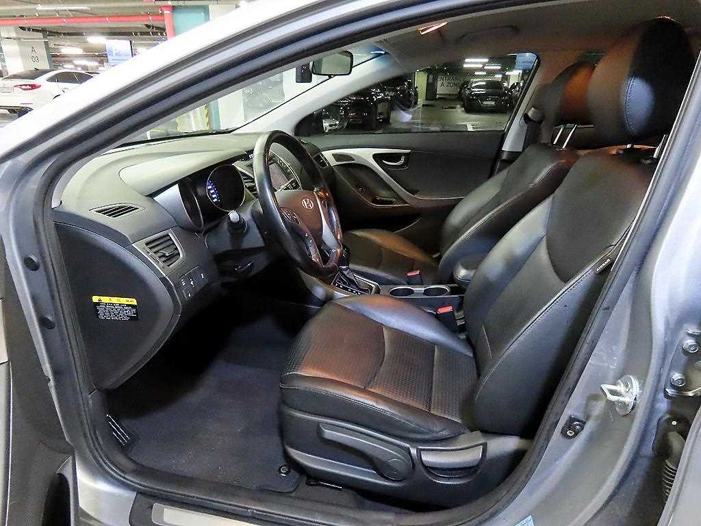 HYUNDAI Avante - Vista 5