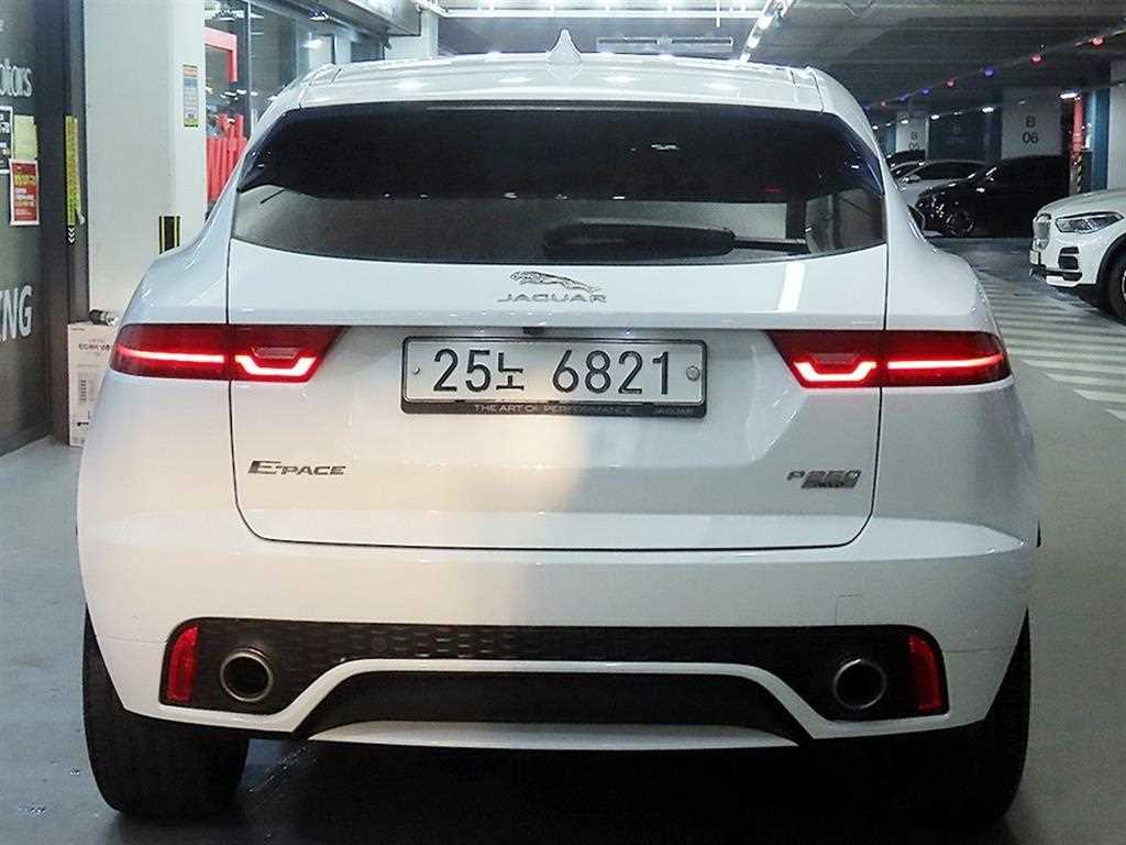 Jaguar E-PACE - Vista 5