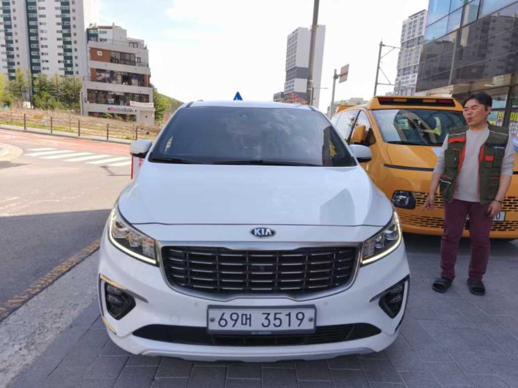 KIA Carnival 2019 Blanco - Importación desde Corea - HF Imports Iquique - Foto 1