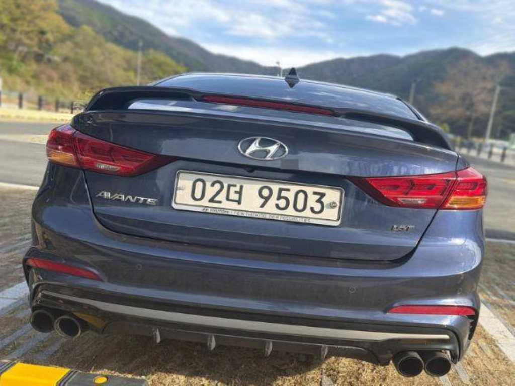 HYUNDAI Avante - Vista 4