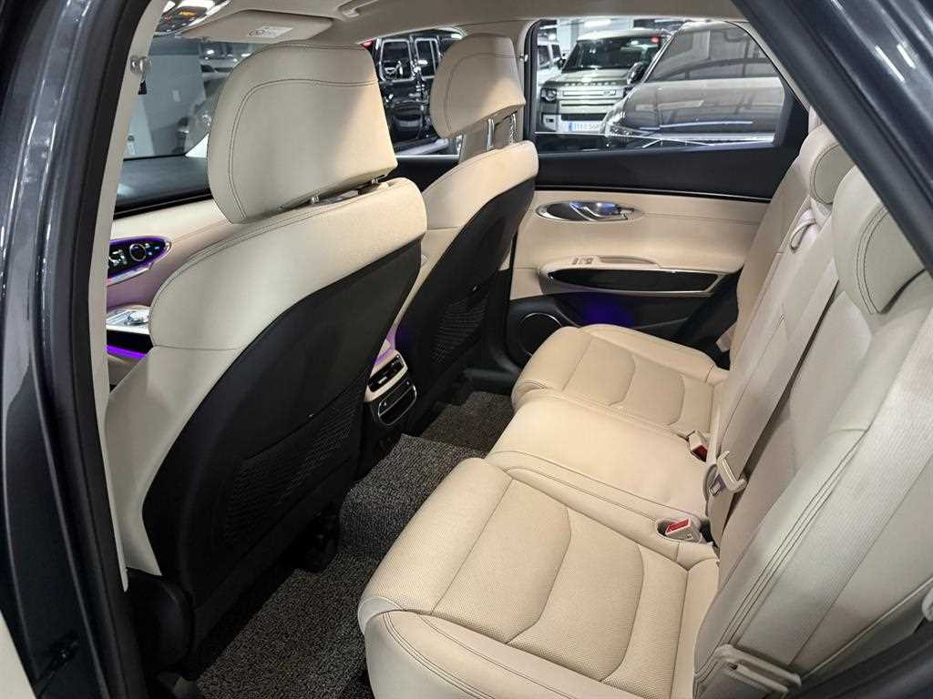 Genesis GV70 - Vista 10