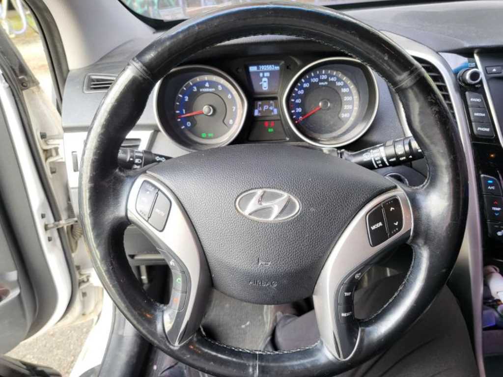 HYUNDAI i30 - Vista 4