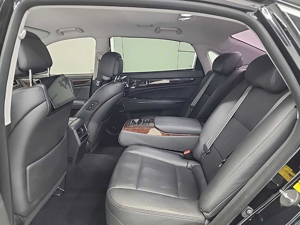 HYUNDAI Equus - Vista 12