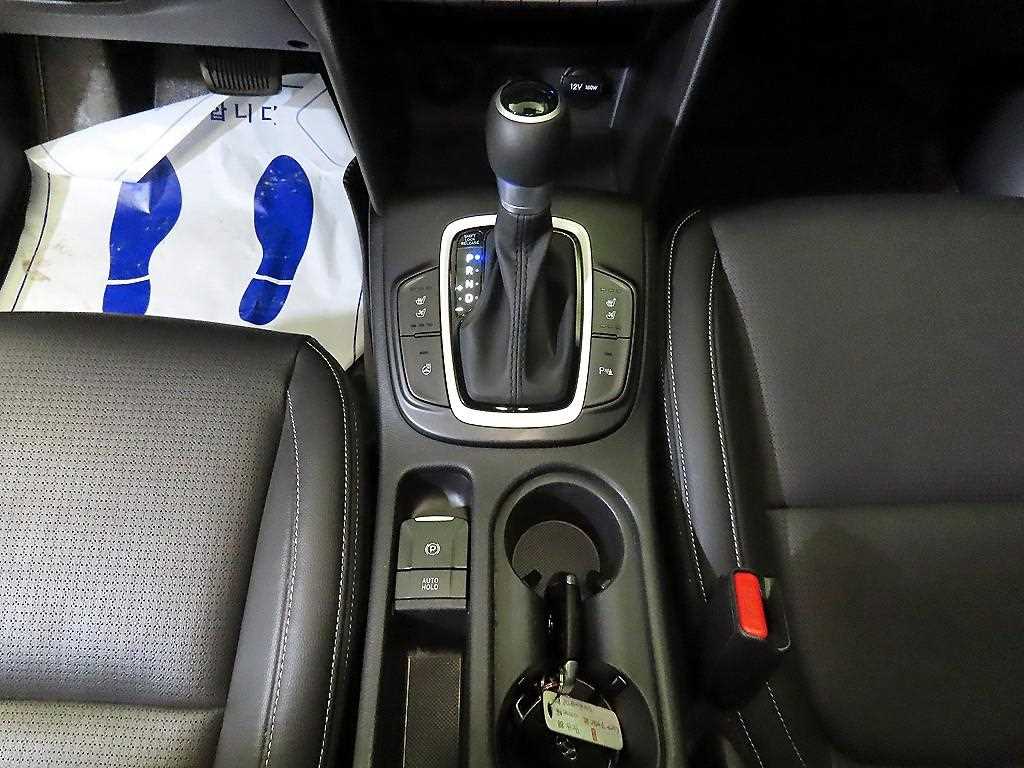 HYUNDAI Kona - Vista 12