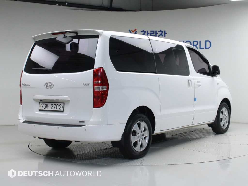 HYUNDAI Starex - Vista 2