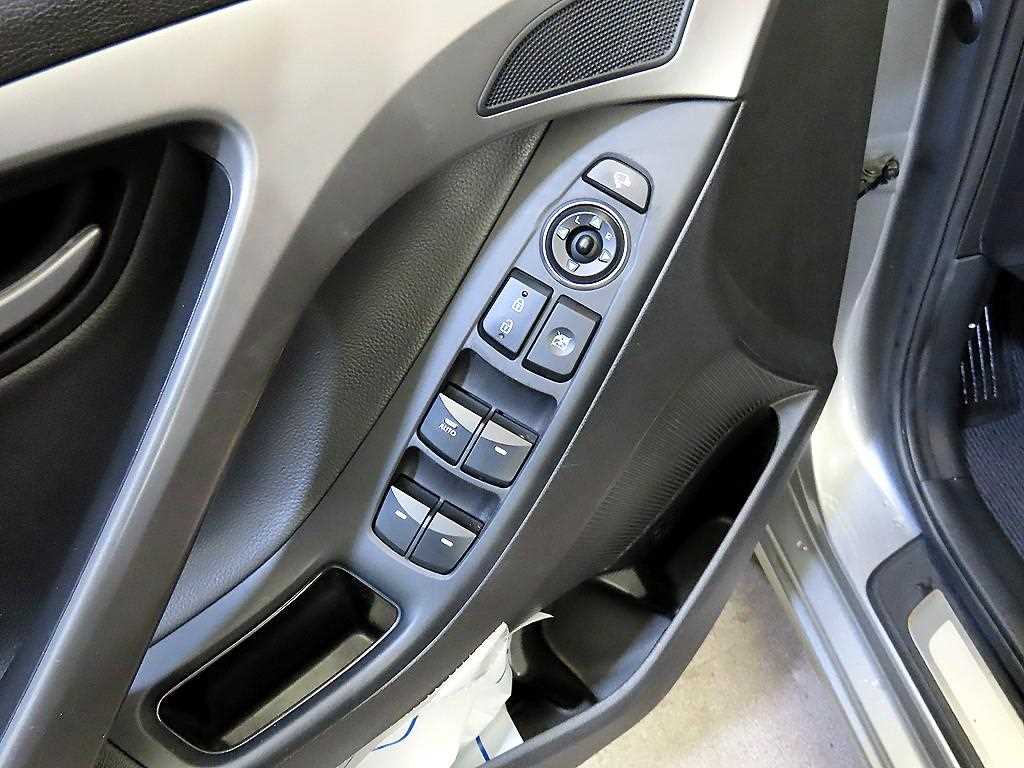 HYUNDAI Avante - Vista 12
