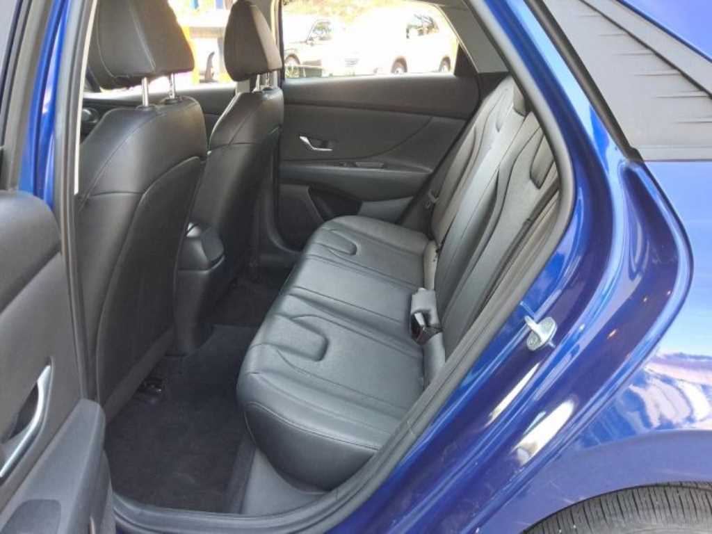 HYUNDAI Avante - Vista 10