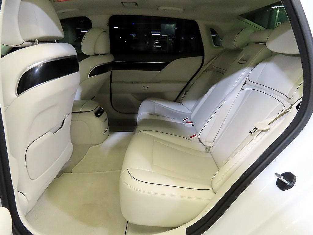 Genesis G90 - Vista 7