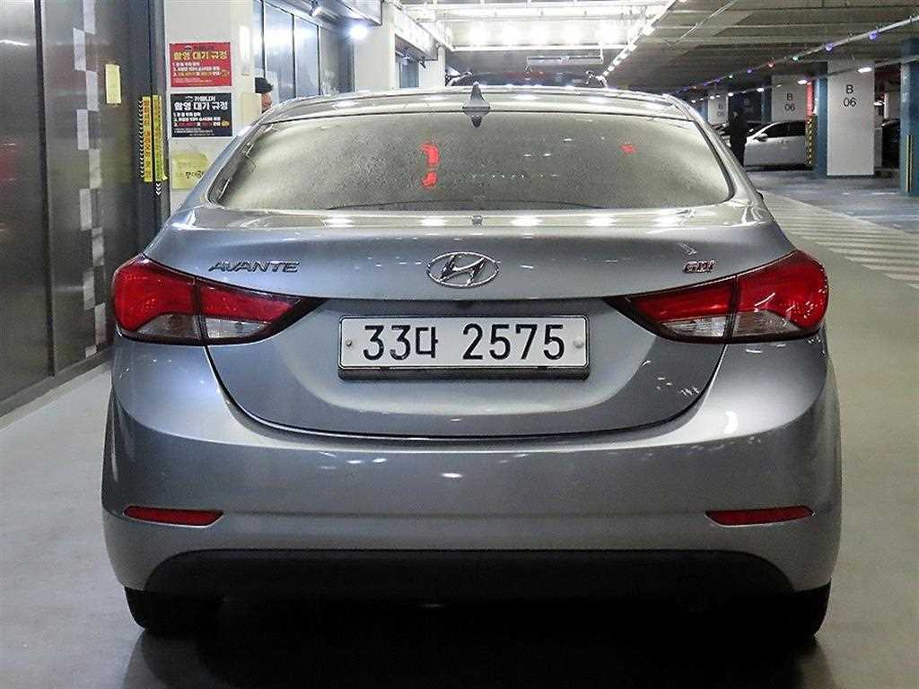 HYUNDAI Avante - Vista 4