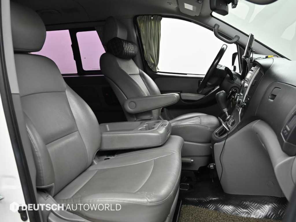 HYUNDAI Starex - Vista 10