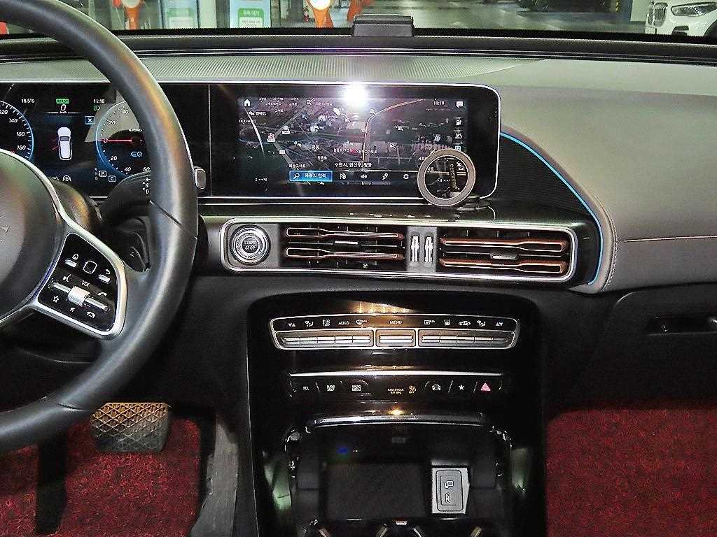 Mercedes Benz EQC - Vista 11