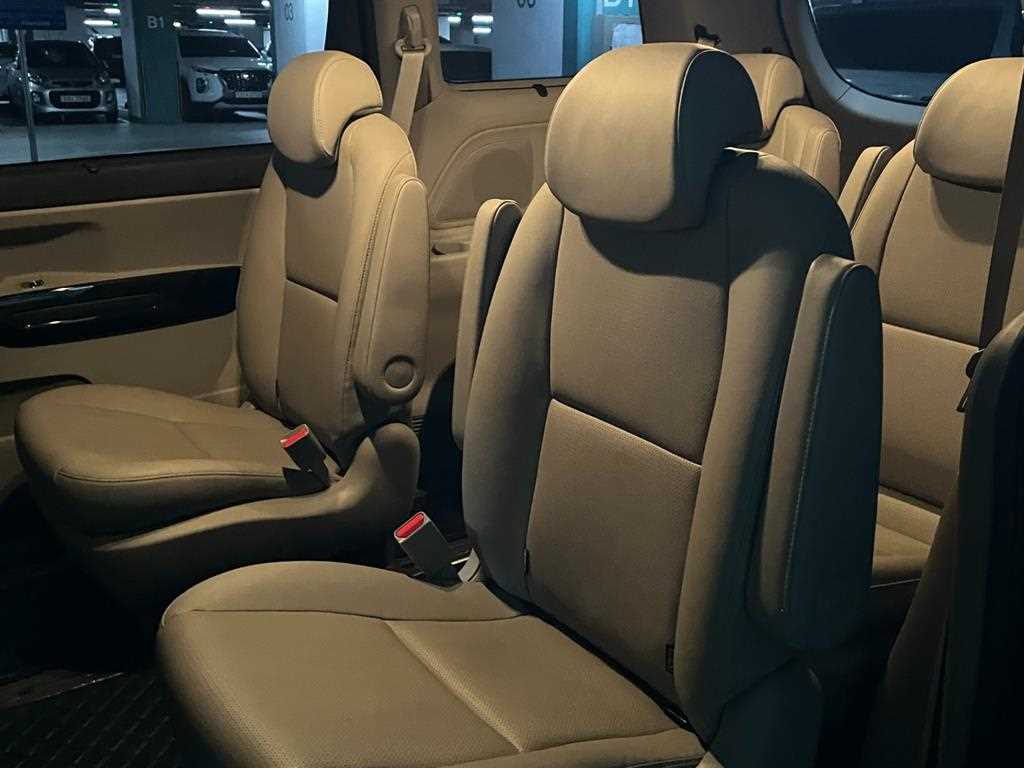KIA Carnival - Vista 7