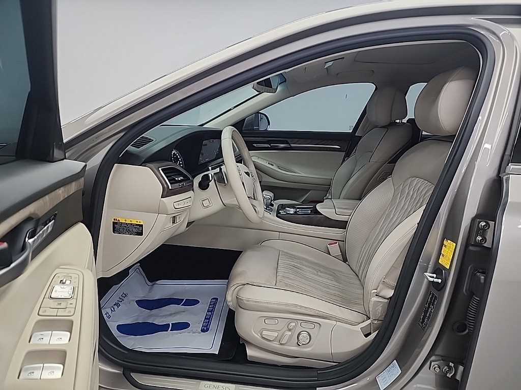 Genesis G90 - Vista 11