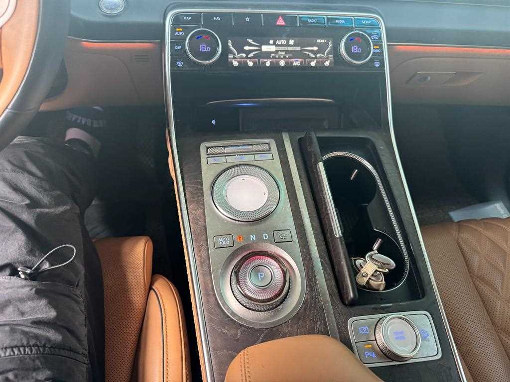 Genesis GV80 - Vista 8