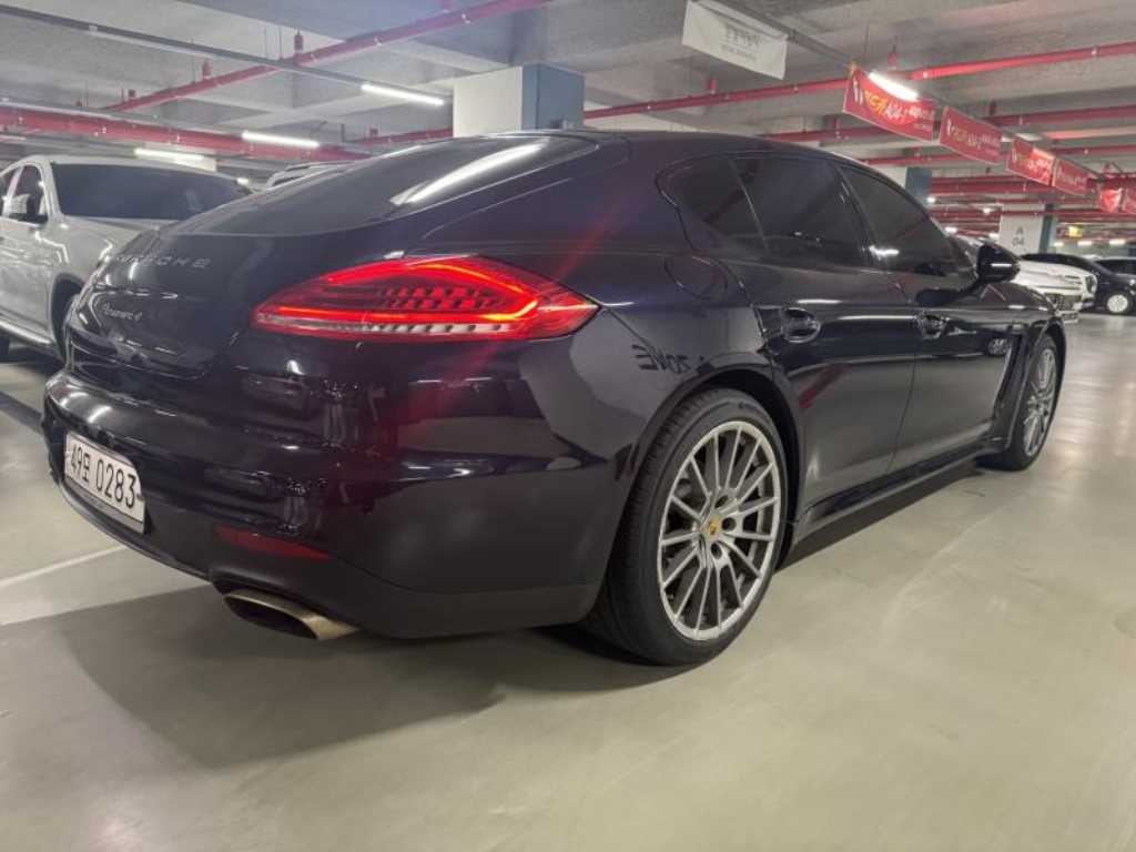 Porsche Panamera - Vista 3
