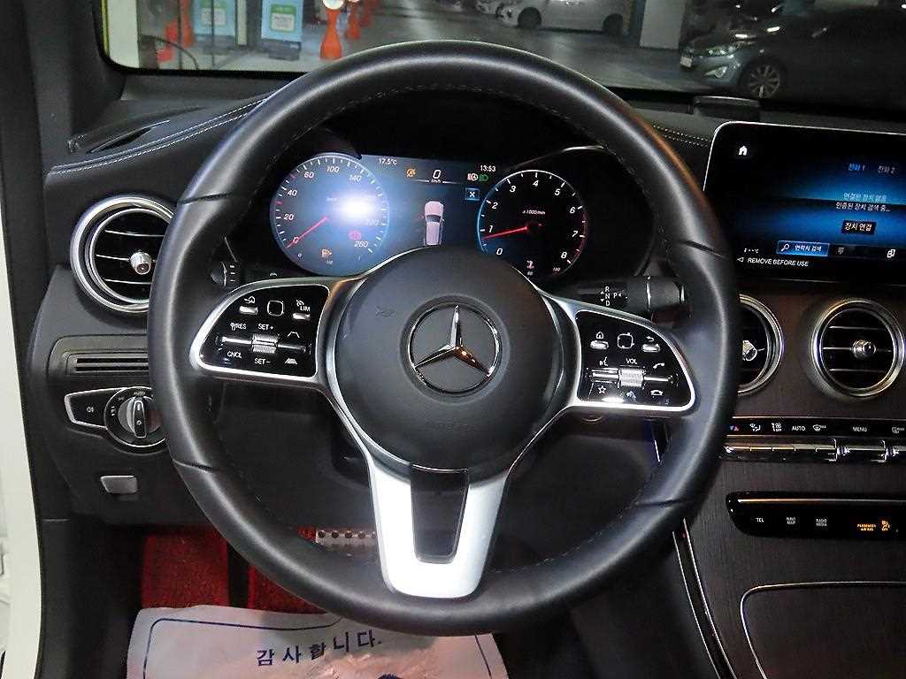 Mercedes Benz GLC Class - Vista 8