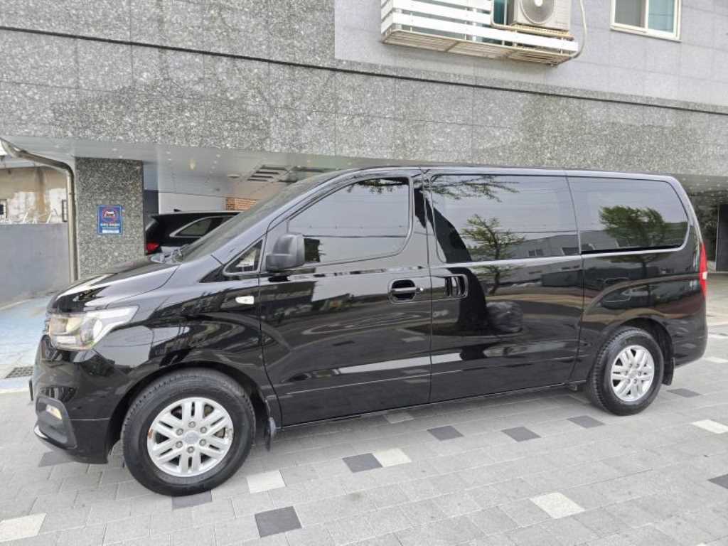 HYUNDAI Starex - Vista 2