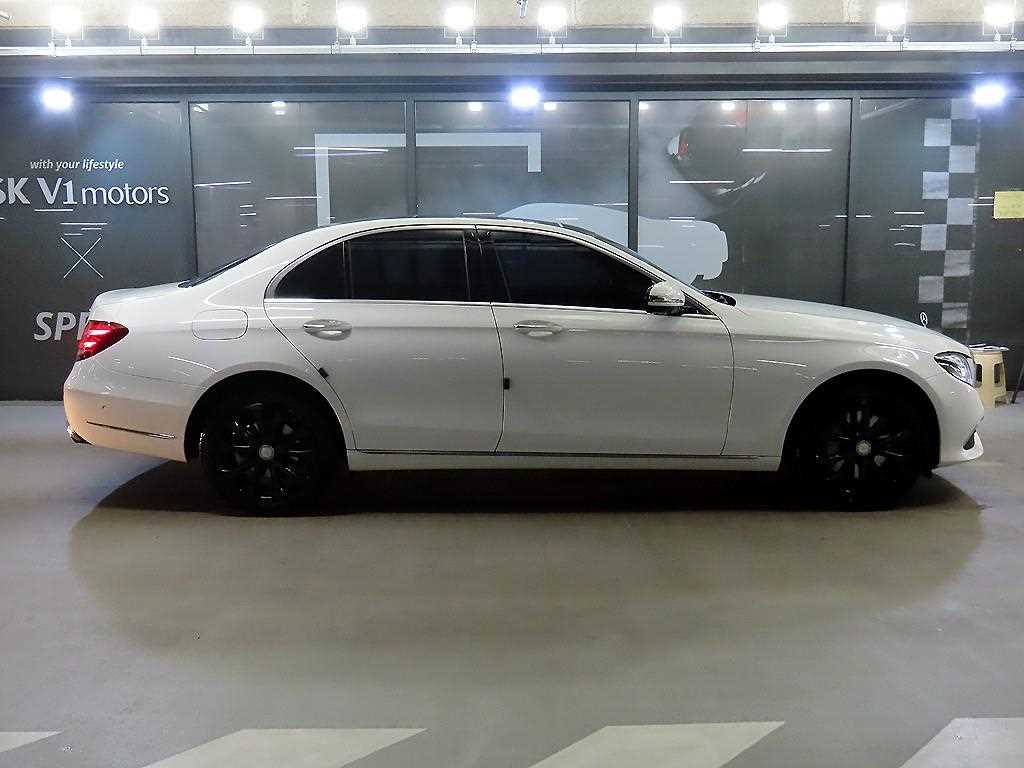 Mercedes Benz E class - Vista 3