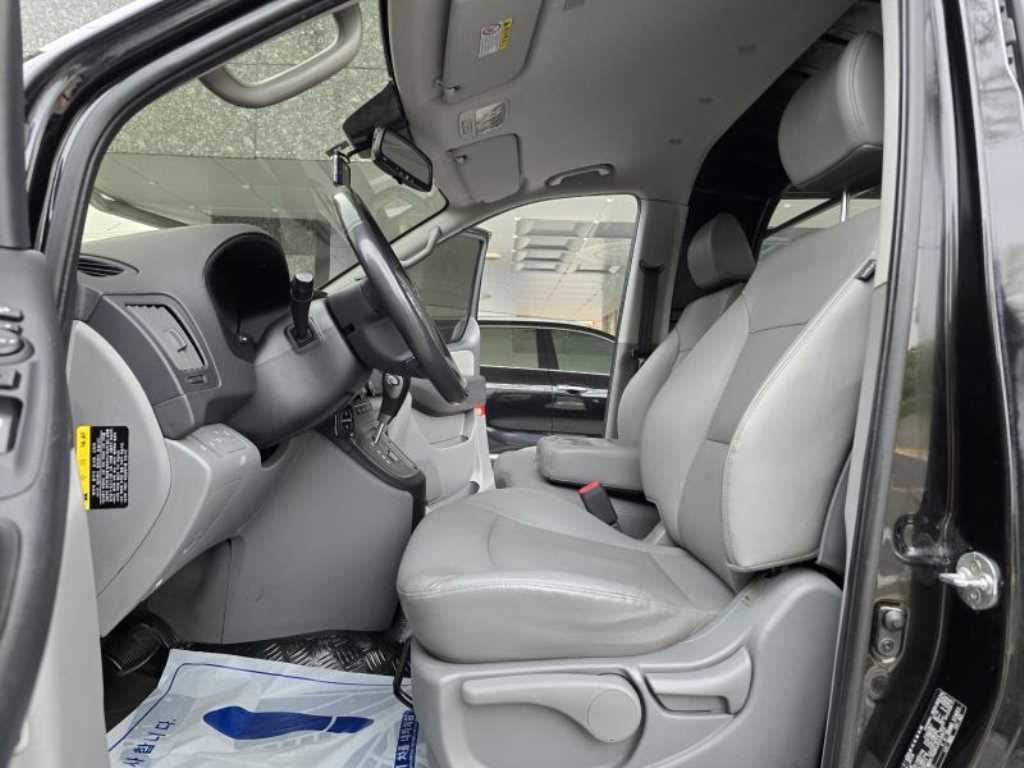 HYUNDAI Starex - Vista 11