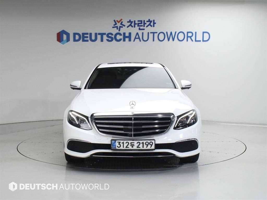 Mercedes Benz E class - Vista 3