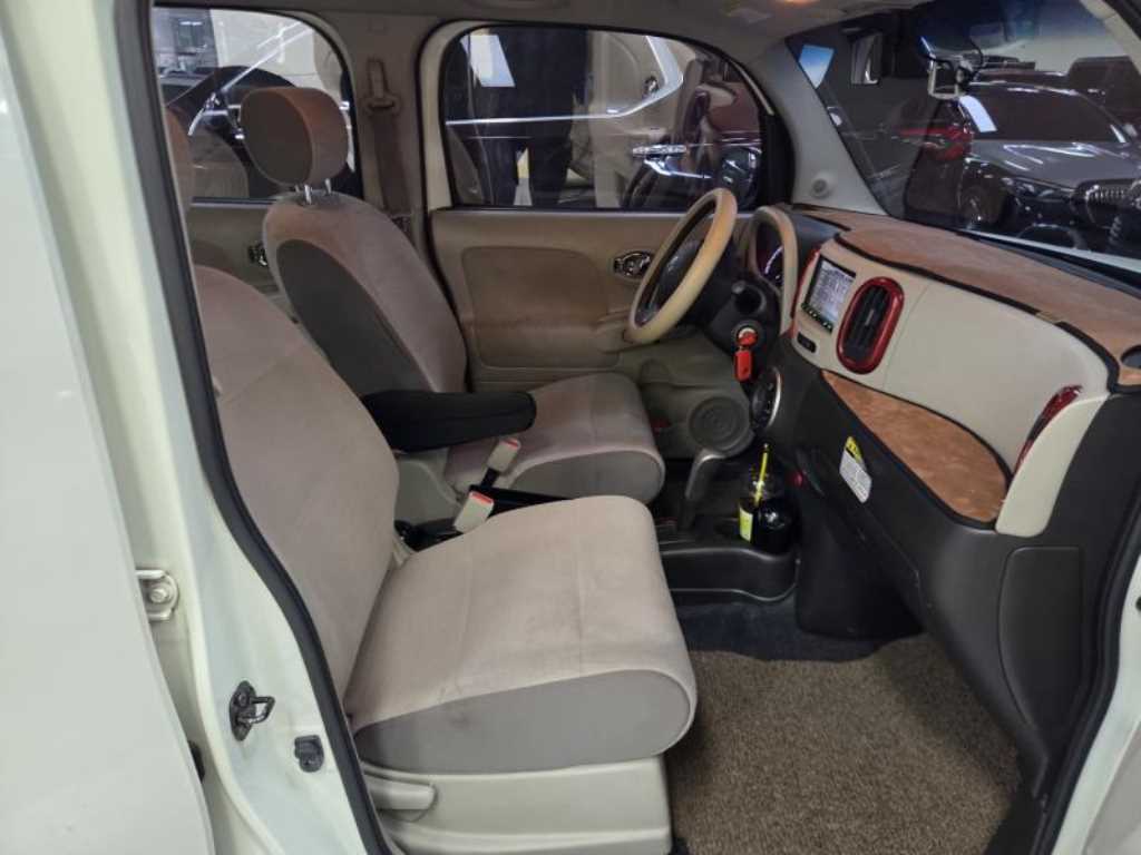 Nissan Cube - Vista 6