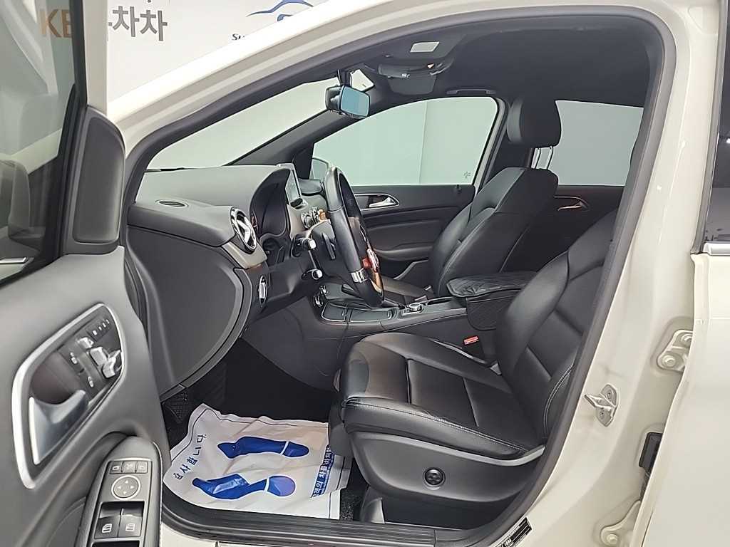 Mercedes Benz B Class (MY B) - Vista 11