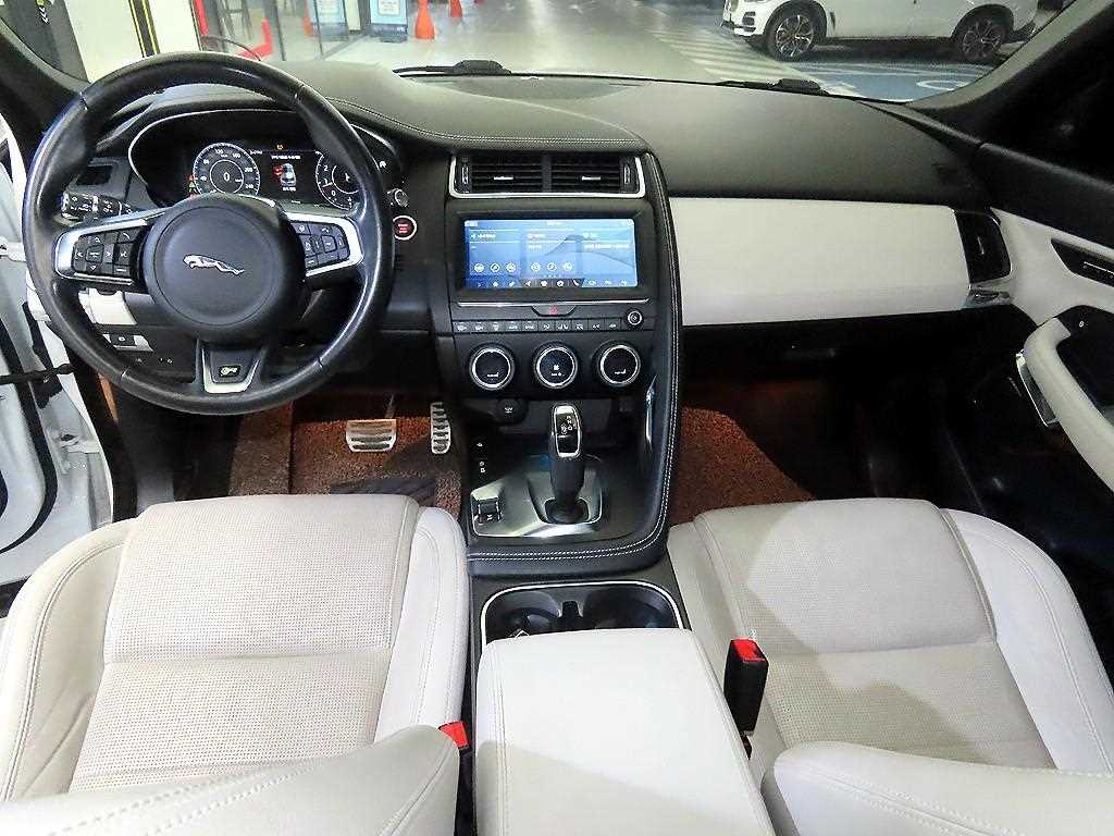 Jaguar E-PACE - Vista 10