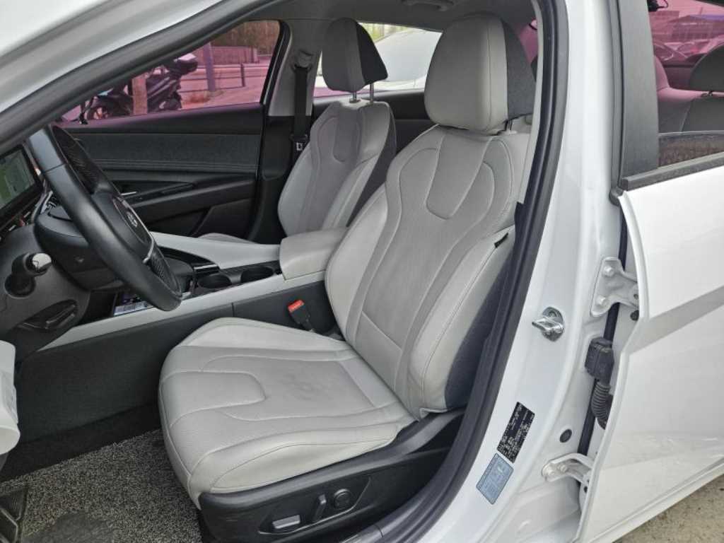 HYUNDAI Avante - Vista 6