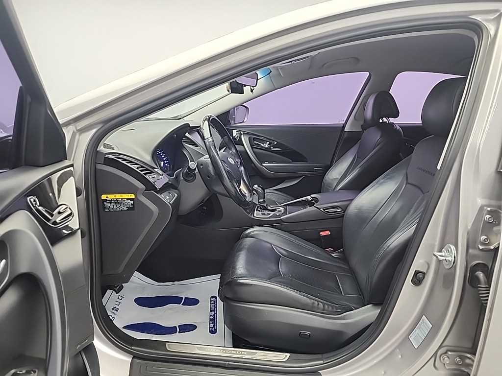 HYUNDAI Grandeur - Vista 11