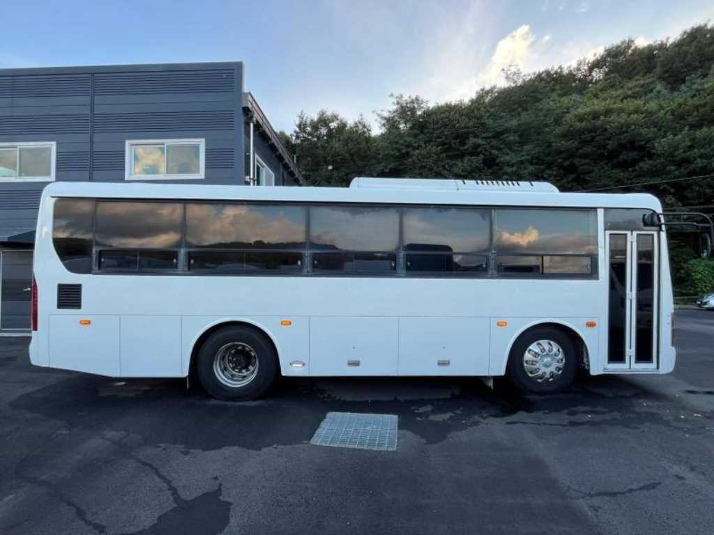 medium and large bus Medium-sized Hyundai Bus - Vista 3