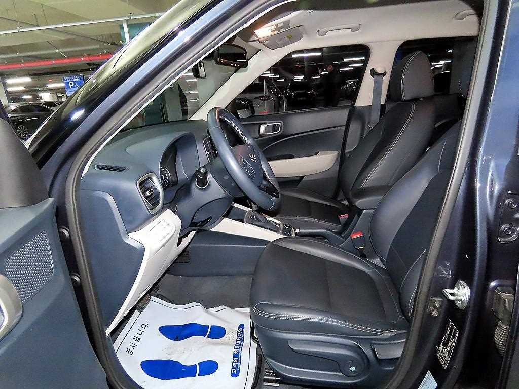 HYUNDAI Venue - Vista 6