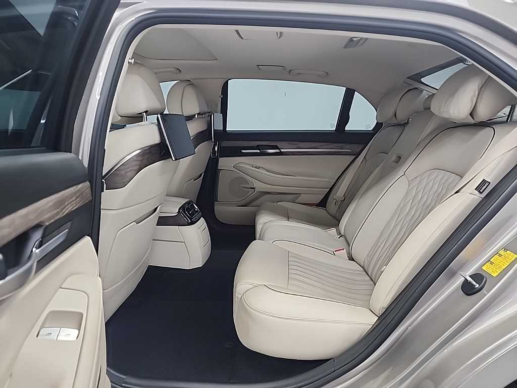 Genesis G90 - Vista 12
