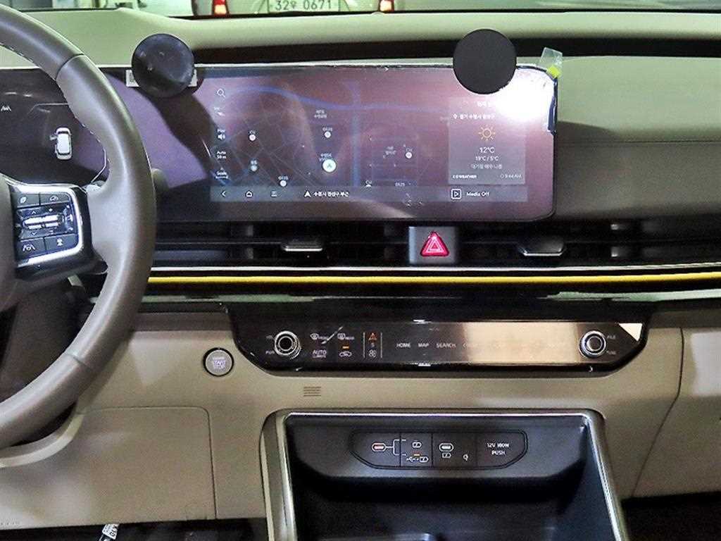 KIA Carnival - Vista 11
