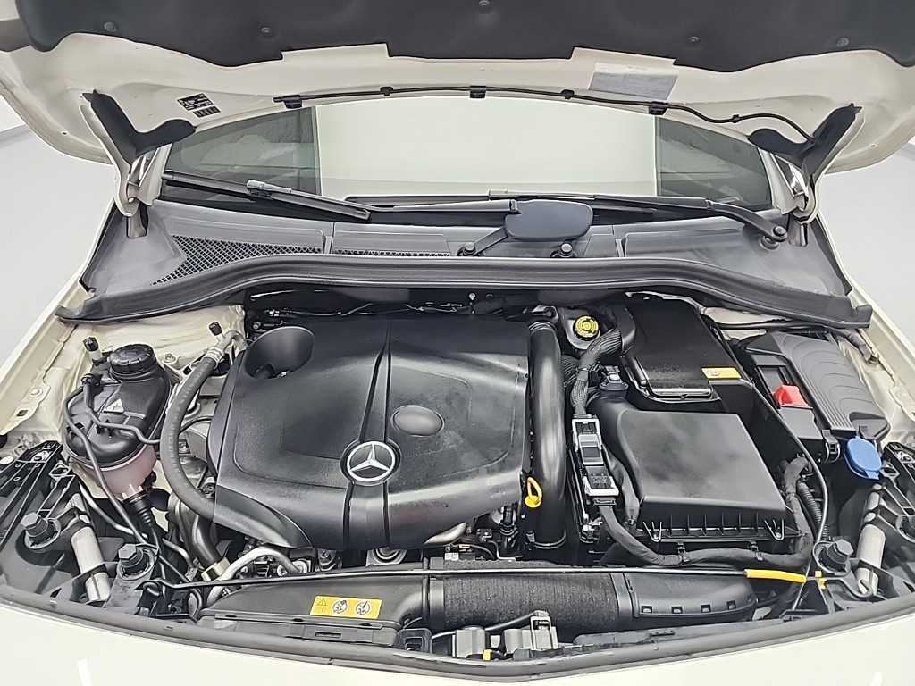 Mercedes Benz B Class (MY B) - Vista 5