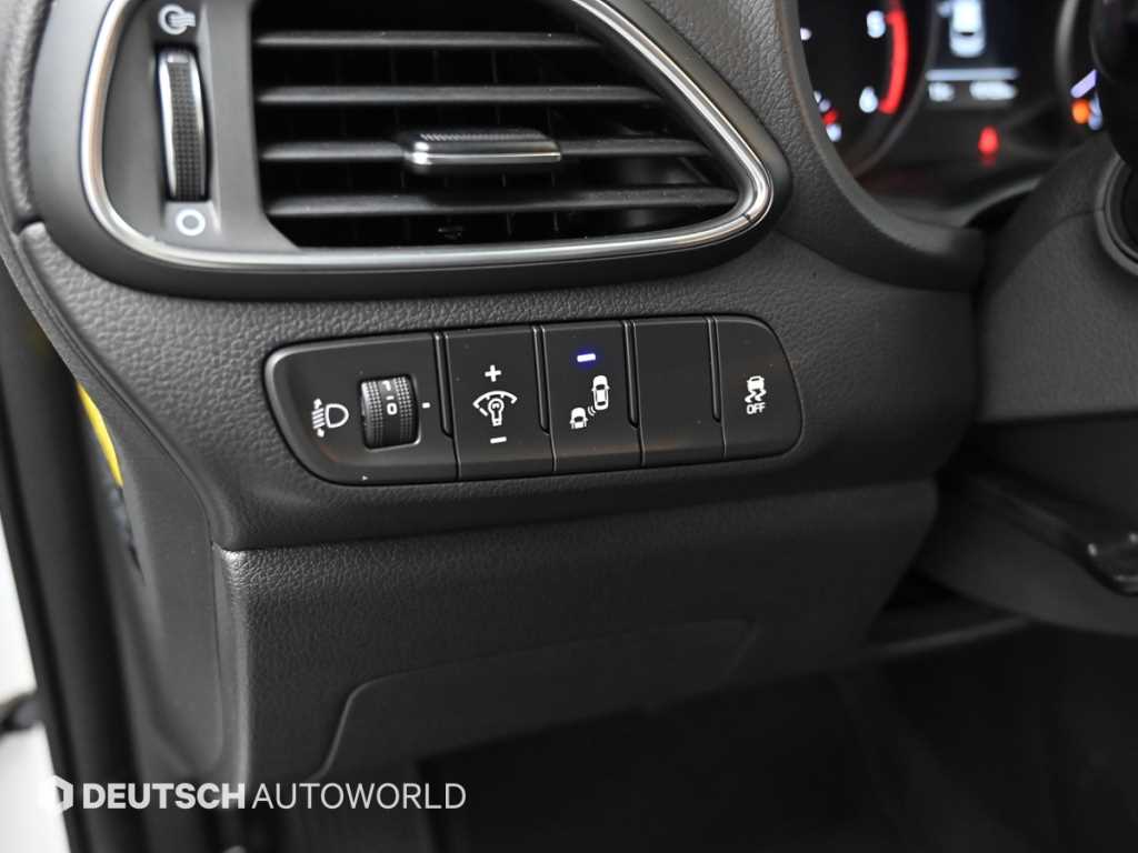 HYUNDAI i30 2018 Blanco - Importación desde Corea - HF Imports Iquique - Foto 17