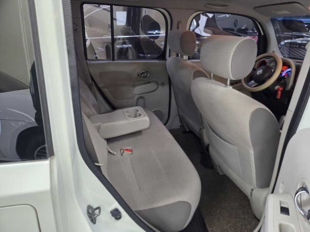 Nissan Cube - Vista 7