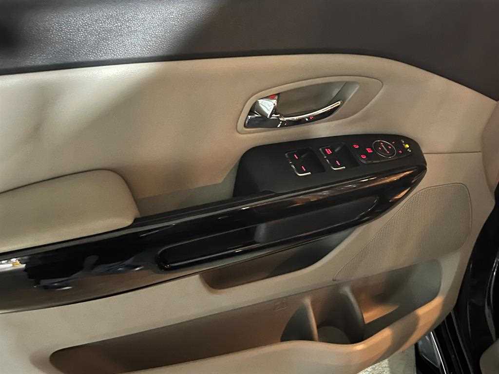KIA Carnival - Vista 9