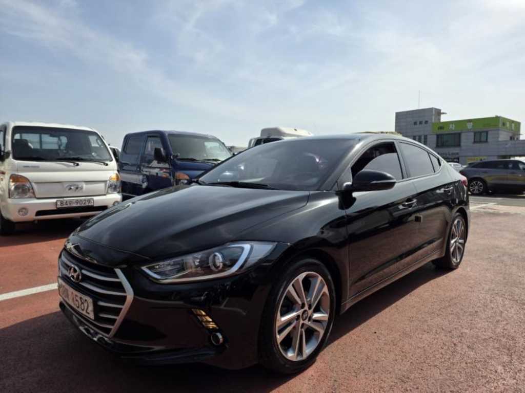 HYUNDAI Avante - Vista 3