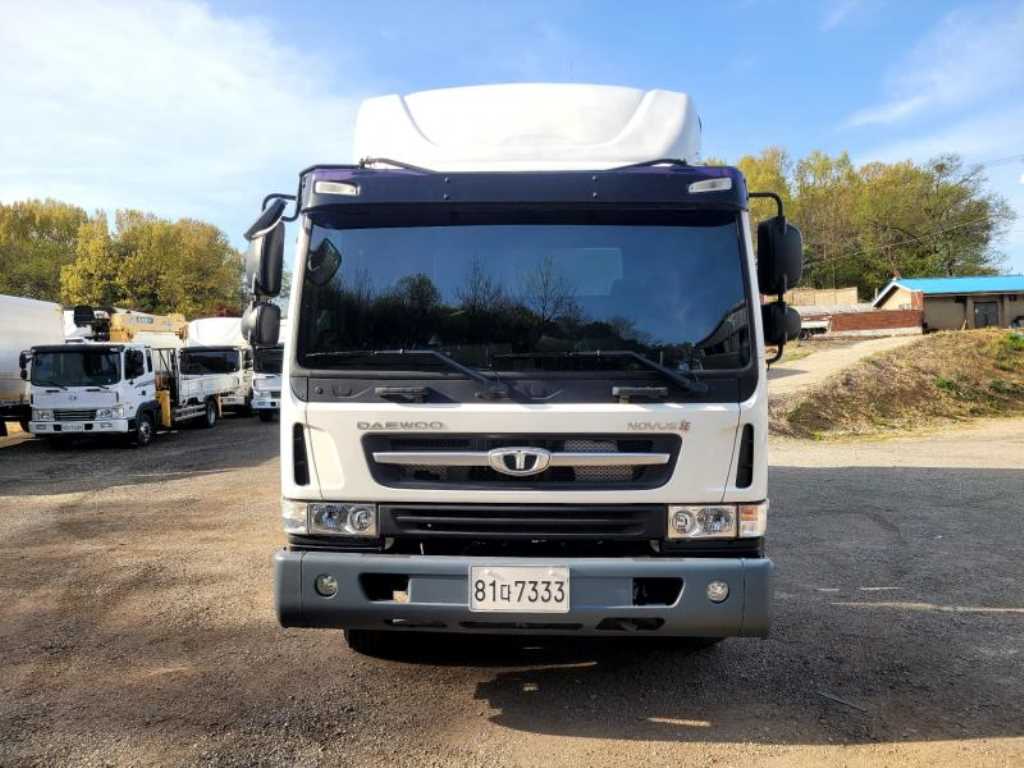 medium and large cargo truck - Vista 5