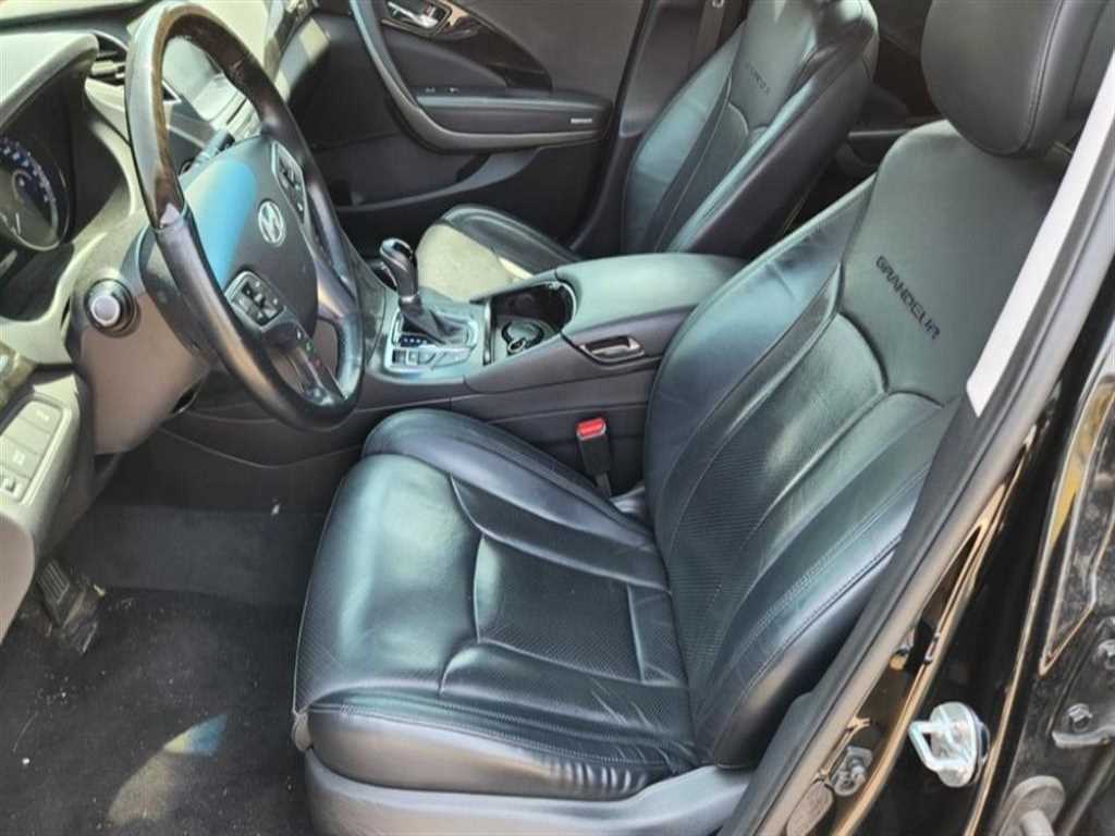 HYUNDAI Grandeur - Vista 11