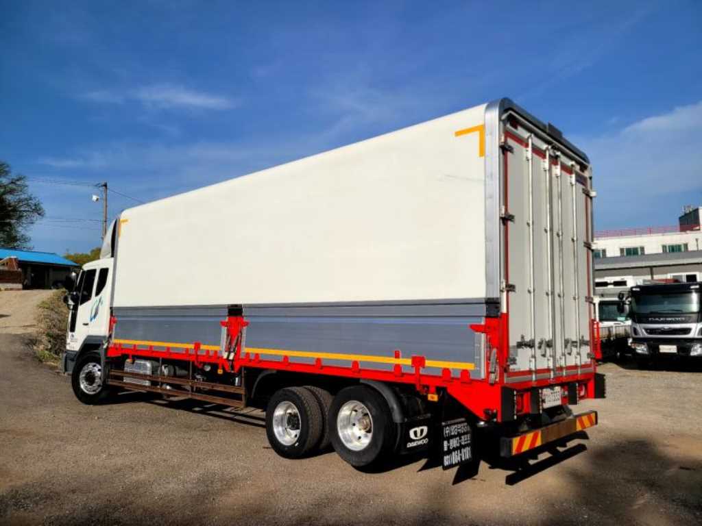medium and large cargo truck - Vista 4