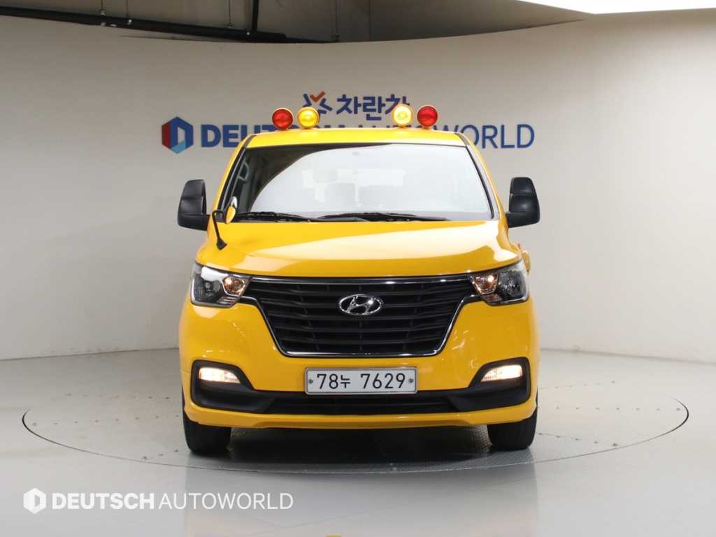 HYUNDAI Starex - Vista 3