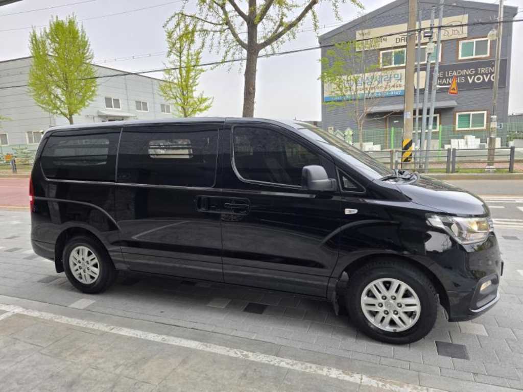 HYUNDAI Starex - Vista 3