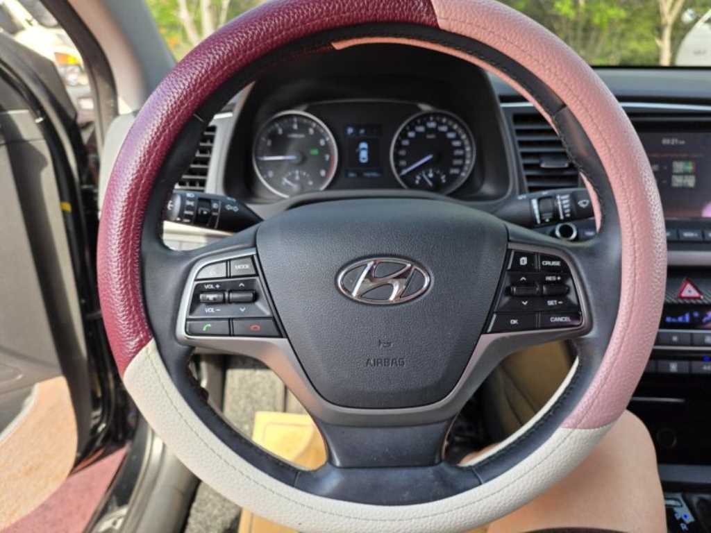 HYUNDAI Avante - Vista 7