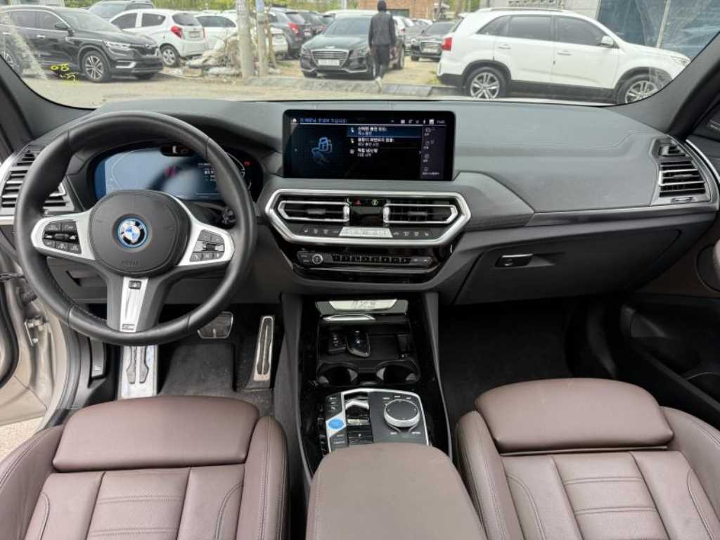 BMW iX3 - Vista 10