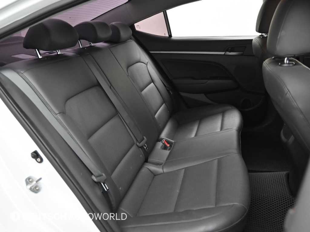 HYUNDAI Avante - Vista 12